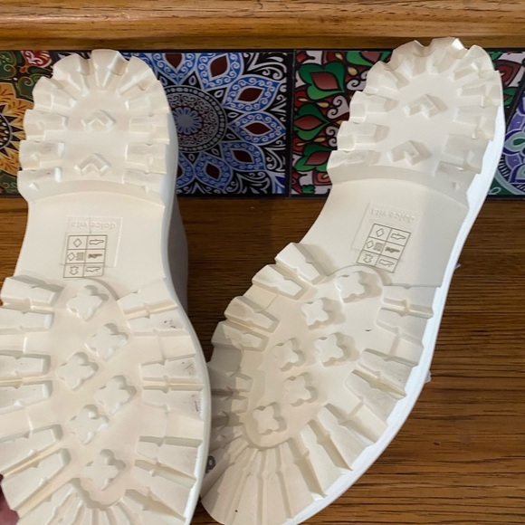 NWT DOLCE VITA leather shoes with white high rise soles! NEUTRAL & FUN!! - Picture 5 of 10
